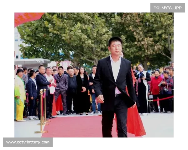 商丘赛区高踢旋踢展现攻防转换引爆全场观众热烈喝彩